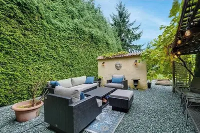 Image de Tranquil resort with WiFi in charming Surrey