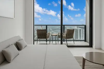 Image de Sky-High Views, Pool, and Fitness Center Access