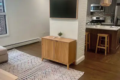 Image de Cozy 2 Bed Condo with 2 Parking Spots and Washer-Dryer