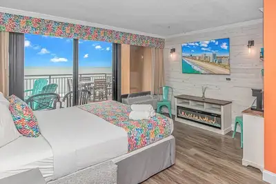 Image de Renovated King Suite-Led Fireplace and Oversized Oceanfront! Caravelle 512