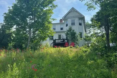 Image de Cozy country side house, with hot tub, pool, sauna in 14 acres private property