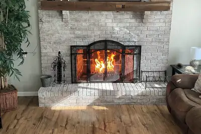 Image de Tranquil Hideaway: Your Private Lakefront Retreat