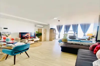 Image de Inviting To Your Home Near The City Life