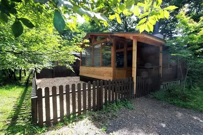 Image de 16 Northland Cottage with Dog / Agatsuma County Gunma