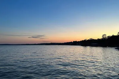 Image de Grand Lake \n3-bedroom house in Afton with lake access.