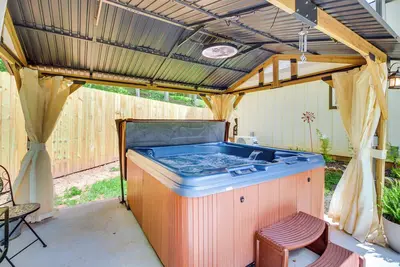 Image de Historic Dahlonega Home w/ Hot Tub & Porch!