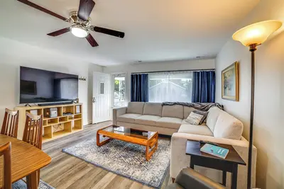 Image de < 1 Mi to Dwtn: Valparaiso Family Home