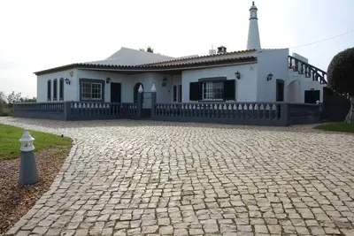 Image de Charmante villa de 3 chambres avec WiFi et chauffage central dans la belle Santa