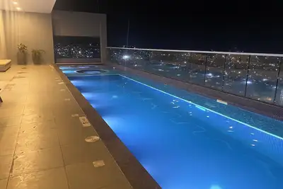 Image de 2br apartment rooftop pool