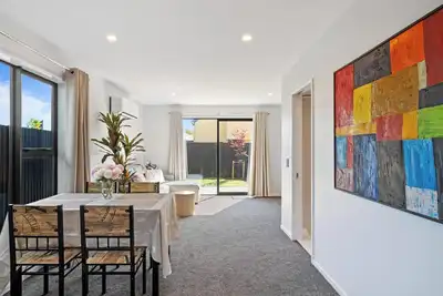 Image de Spa Hideaway in Central City + Parking!