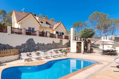 Image de Charmante Villa Olivia avec piscine privée et barbecue construit à cet effet