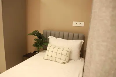 Image de Cozy 2. 5 Bhk apartment at Mahalakshmi, 2 min walking from the station 1201
