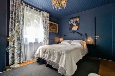 Image de Chambre Bleue : Charme et Sérénité au Cœur de Rosières