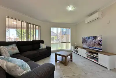 Image de Waterfront | Sleeps 6 | Resort Pool | Wifi