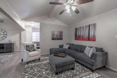 Caprock Courtside - 4br/2ba - Centrally Located