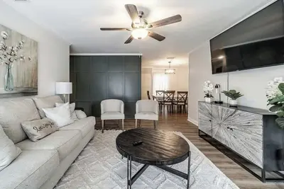 Flagstone Vista - 3br/2ba - Walk to Texas Tech