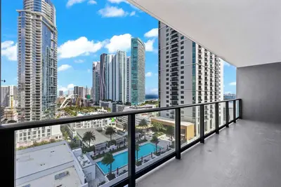 Image de City-View Condo W Pool Access & Free Parking