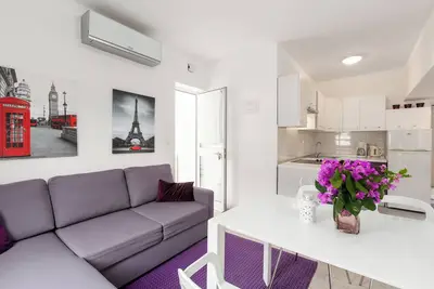 Image de Apartment Enny 1 for 2-4 persons in Porec, near the sea, parking