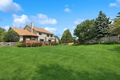 Image de 1/2 Acre Retreat: 100\" Tv, Open layout Navy Base and Six Flags Great America