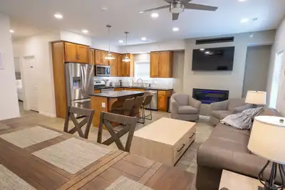 Image de Brand New! <br>Perfect for large groups, dog friendly and Ada accessible.