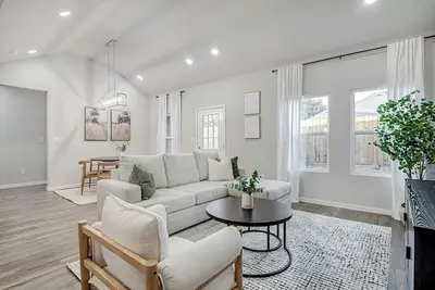 Image de Modern 4-Bedroom Home Close to Downtown Crowley!