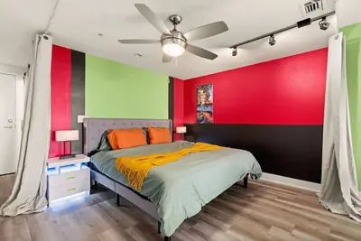 Image de Six Flags/The Rim - Enchanting Modern Studio, King