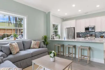 Image de Cozy first floor waterside condo