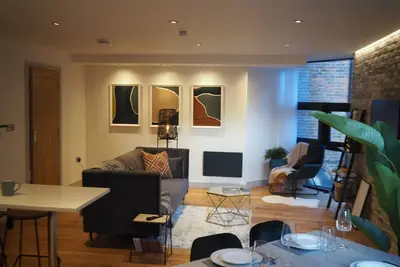 Image de 2 Nottingham Modern Apartments- Sleeps 10 w/ Castle View