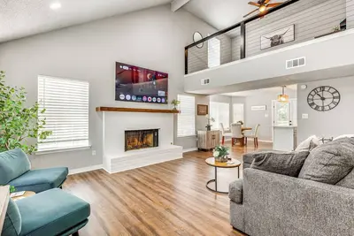 Image de Modern Mobile Home w/ Deck & Fully Fenced Yard!