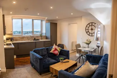 Image de de Luxe-Appartement-Salle de bain privée séparée-Vue sur Rue-Free Private Par. . .