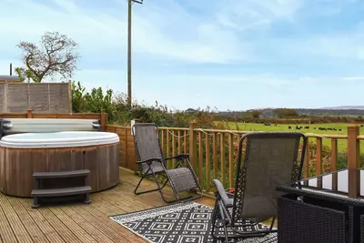 Image de A fabulous pod sat in 115 acres with private hot tubs and views over the welsh countryside.