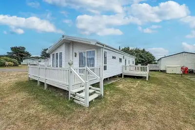 Image de Beautiful lodge with decking in Norfolk, at Breydon Water Park ref 10045b