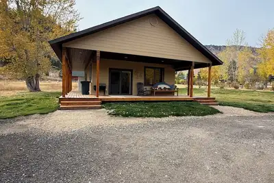 Image de Charming newer 2-bedroom house with WiFi, Dish Tv in Pine with wrap around deck.