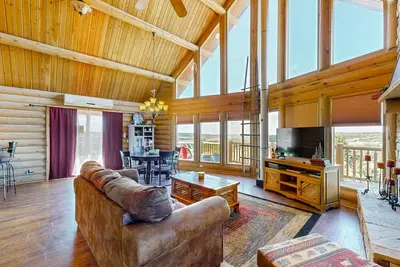Image de Comfortable home with large deck on 20 acres - surrounded by National Forest