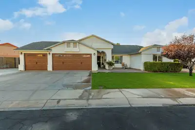 Image de Spacious 5-bedroom house minutes from State Farm Stadium & Westgate