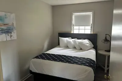 Image de Charming 2-bedroom cabin with WiFi, Ac in Winchester