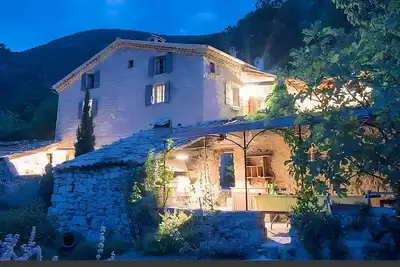 Image de Maison de vacances 'Mas De Charme - Les Angelettes' avec vue sur la montagne, piscine et Wi-Fi
