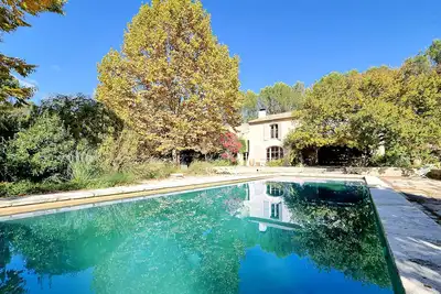Image de Maison de campagne 'Mas Des Cigales Lambesc' avec piscine privée, Wi-Fi et climatisation