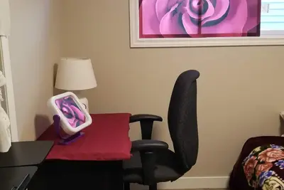 Image de For a lady only Room in Nw Calgary