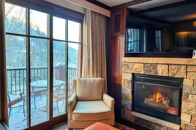 Image de Rare 3 bed 3. 5 bath ski-in ski-out at the Ritz Carlton, slopeside with hot tub