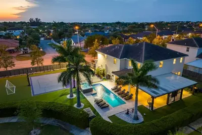 Image de Pickleball/Soccer Field/Pool