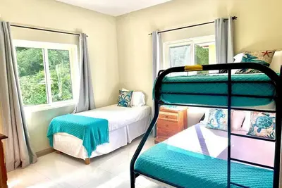 Image de Hide Away Heaven, \" a 3br villa near ocho rios with pool, Ac, wifi gym soon