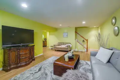 Image de 20 Mi to Downtown Dc: Pet-Friendly Lorton Apt!