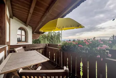 Image de Chambre 'Rosensuite 1' avec vue sur les montagnes, jardin partagé et Wi-Fi