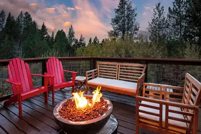 Image de Private Boat Ramp Access | Hot Tub, Fire Pit, Deck | River Meadows by AvantStay