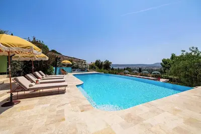 Chambre dans une magnifique villa provençale de 500m2