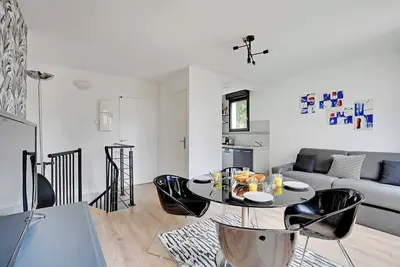 Image de Superbe Duplex avec Sauna 1br/4p au coeur de la ville d'Orly