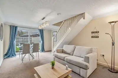 Image de • Cozy Modern Terraced House Near the City •