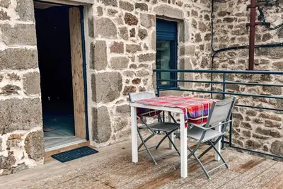 Image de Gîte en pierre du 18ème siècle avec vue sur vallée, jacuzzi et terrasses