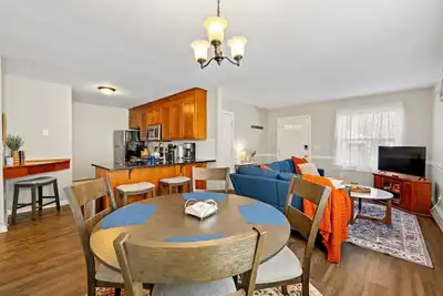 Image de Charming Single Family Attached